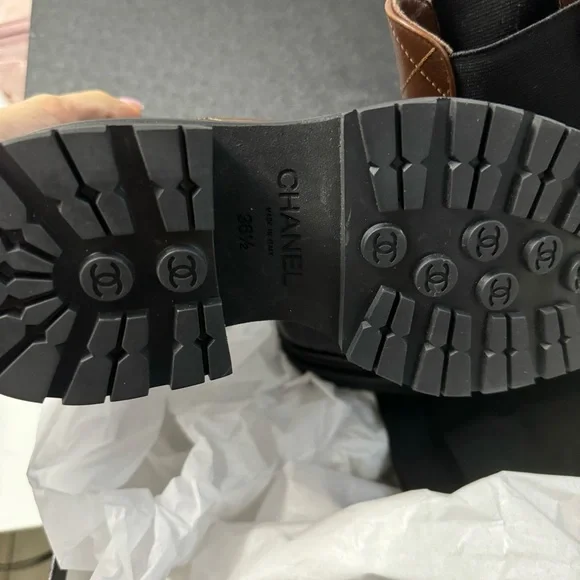 Chanel ankle boots NWT stylish color and shiny fronts - Picture 4 of 14